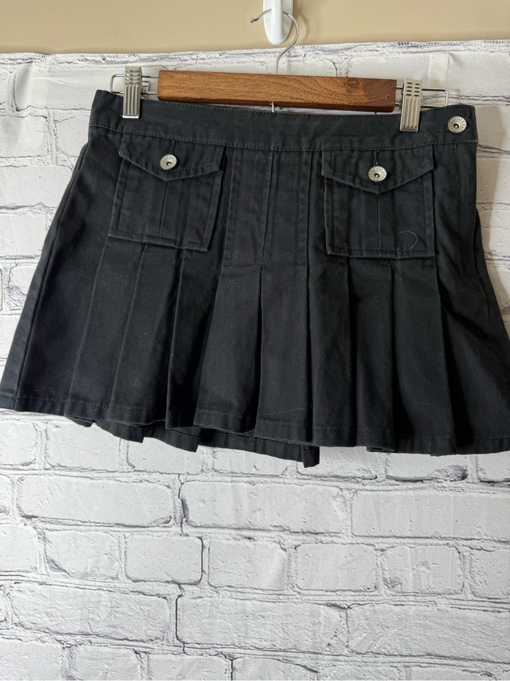Vintage Black Pleated Mini Skirt with Front Flap Pockets 16